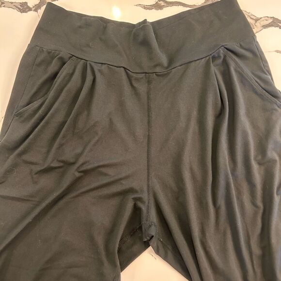 Women's Vuori Black Lux At Ease pants M - Picture 3 of 6